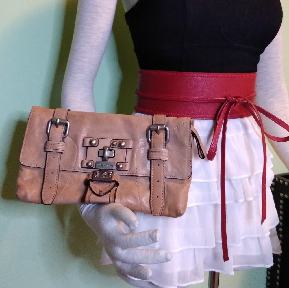 Nude leather Clutcg